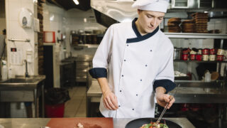 https://ataustralia.edu.au/wp-content/uploads/2024/05/cook-preparing-salad-with-meat-table-320x180.jpg